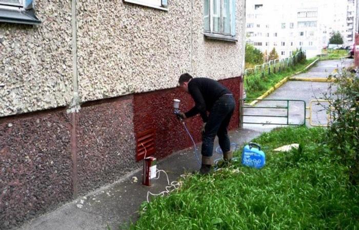 Чем красить фундамент дома? Покраска цоколя дома