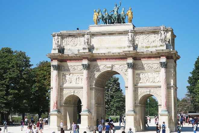 архитектурный стиль ампир в Париже: триумфальная арка Карузель