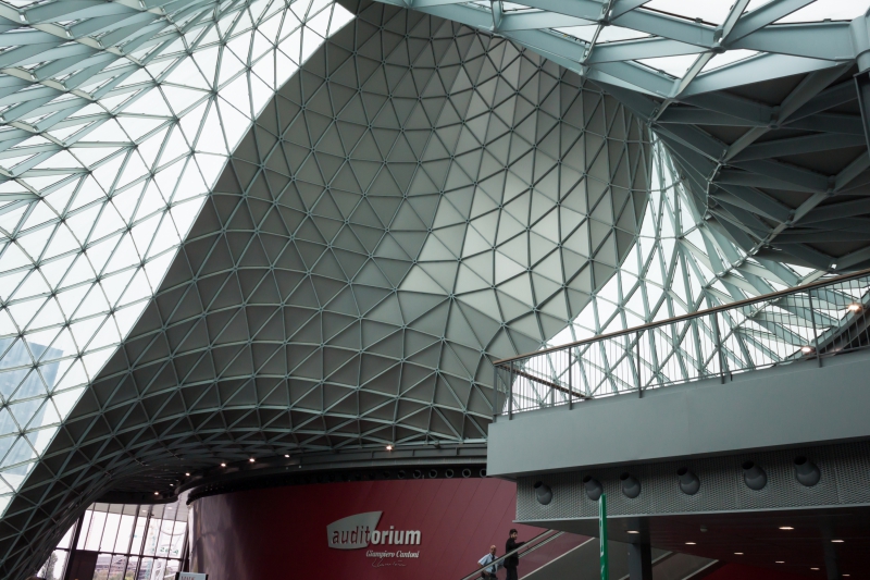 Здание на made expo 2013 в Милане, Италия Здание на made expo 2013 в Милане, Италия