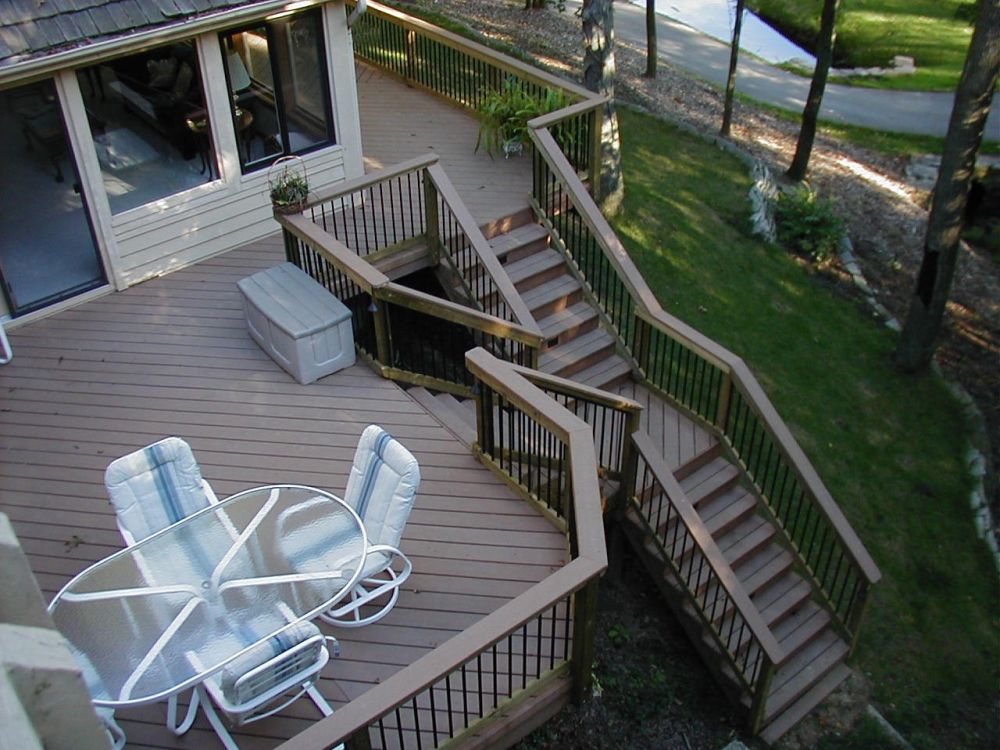 A central landing breaks up a long expanse of stairs.