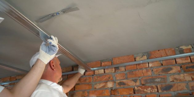 Установите основные профили каркаса Установите основные профили каркаса