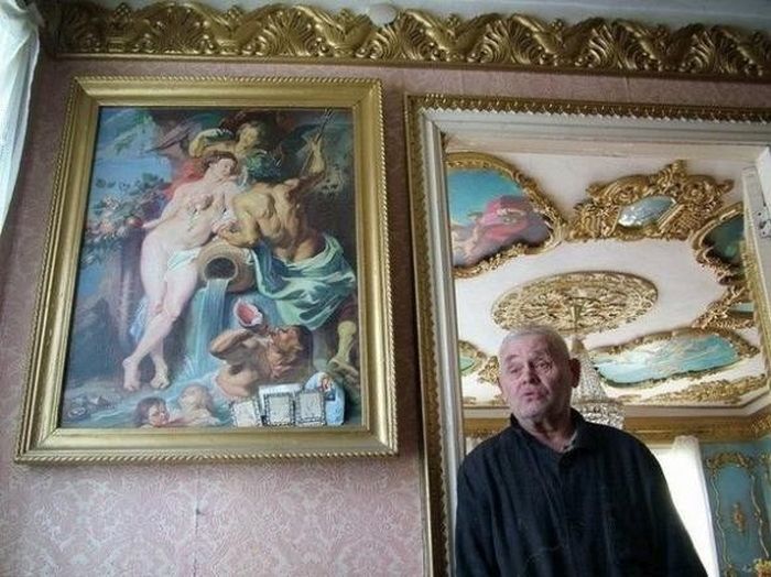 Настоящий дворец в деревенском доме (11 фото) Настоящий дворец в деревенском доме (11 фото)