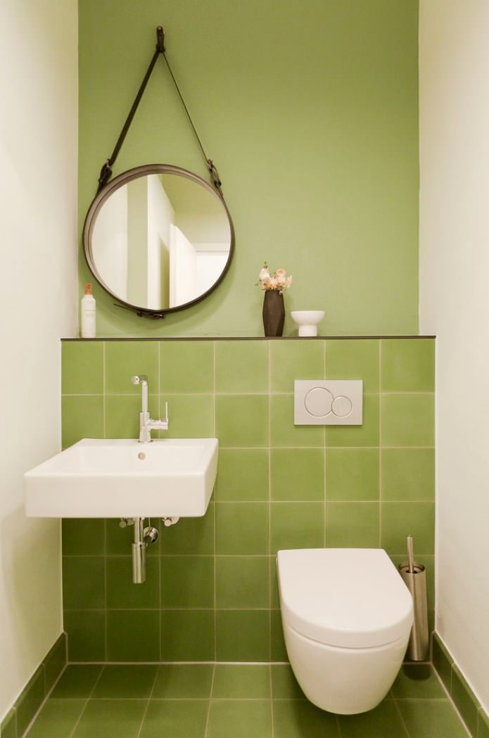 бело-зеленый туалет