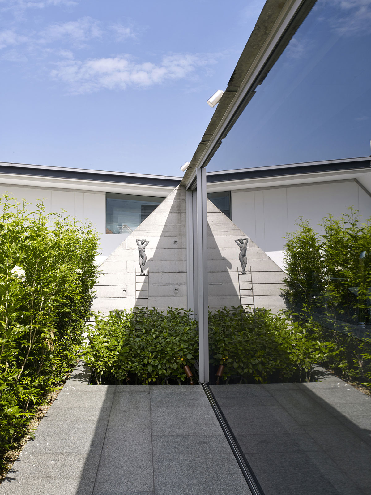 Панорамные окна особняка Chiltern House