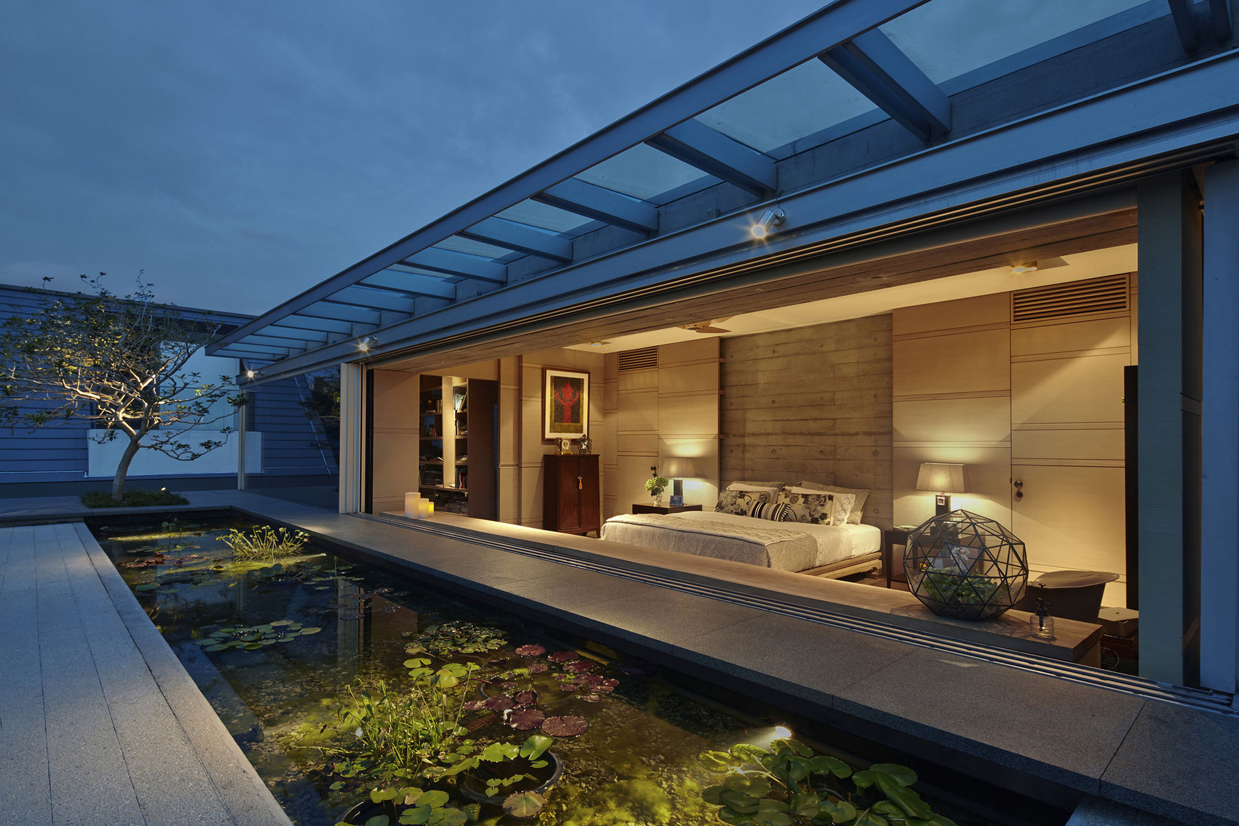 Искусственный пруд во внутреннем дворике Chiltern House