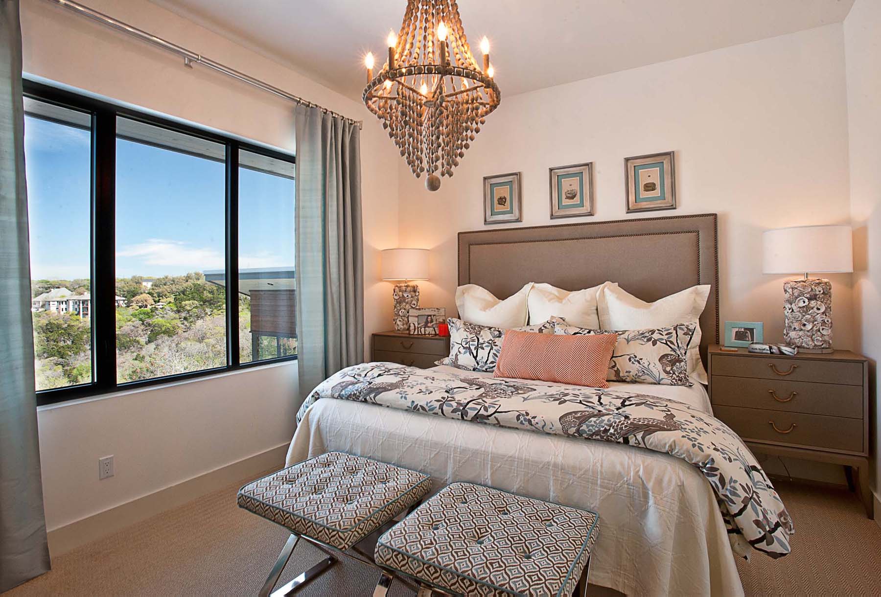 Дизайн интерьера спальни апартаментов Cat Mountain Residence в Техасе