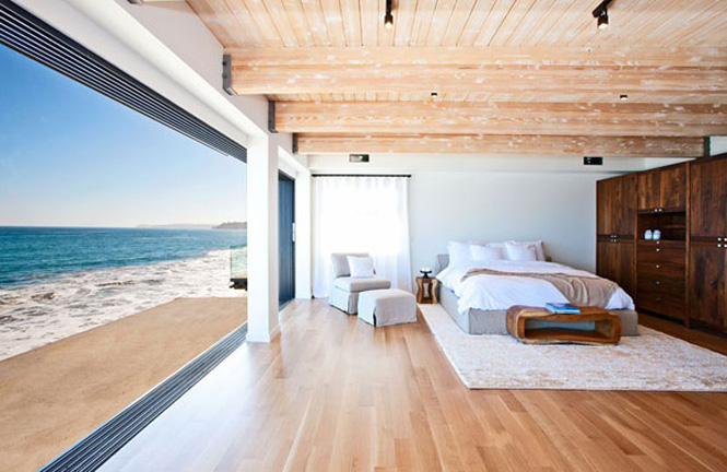 Дизайн интерьера спальни с видом на Тихий океан