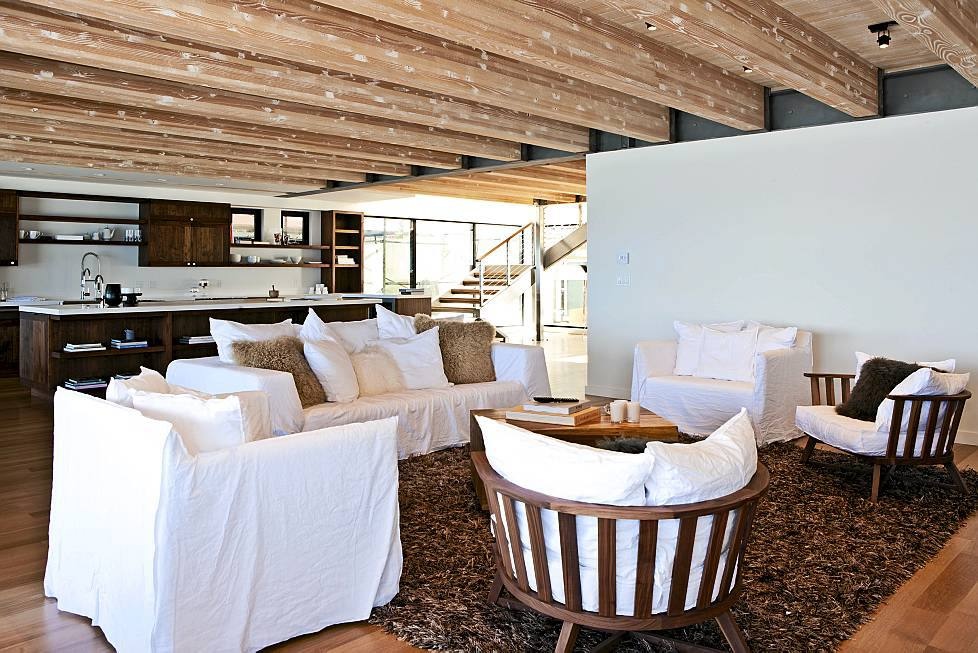 Дизайн интерьера гостиной особняка Celebrity Charm в Малибу