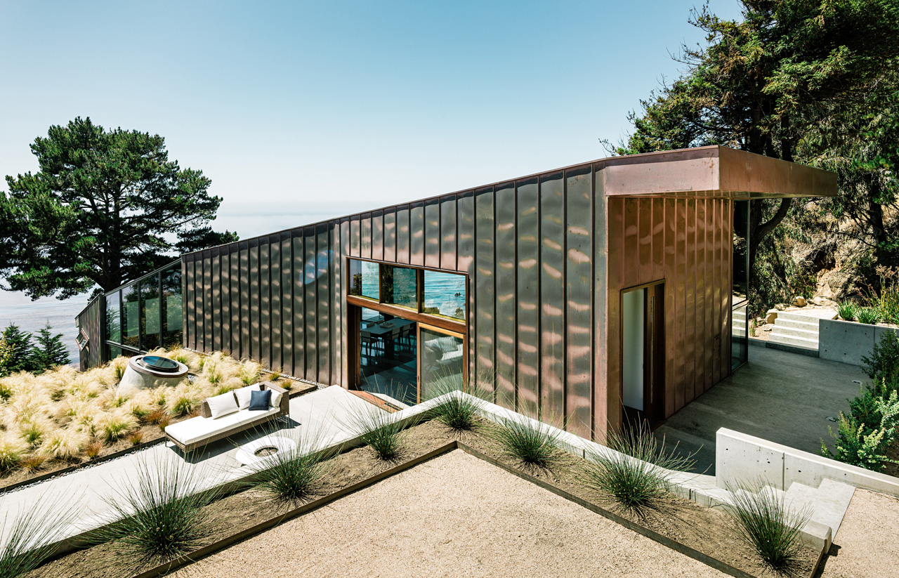 Фасад дома Buck Creek House в Калифорнии