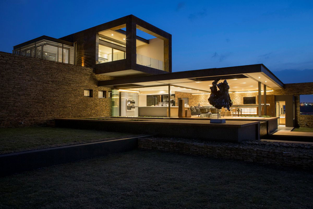 Ночной вид дома House Boz в Южной Африке