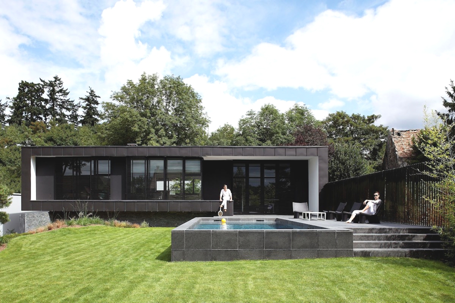 Внутренний двор виллы C House