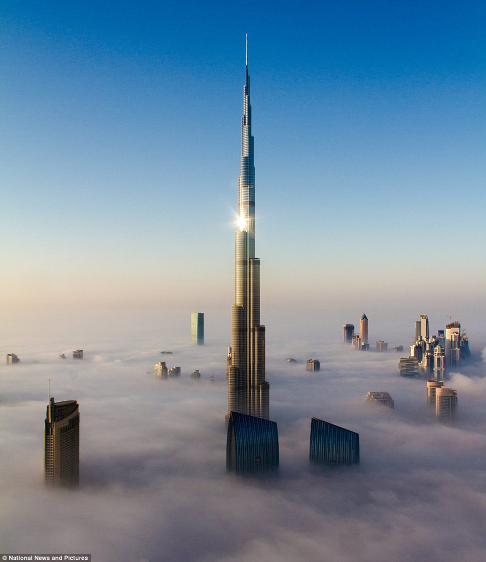 Небоскреб Бурдж Халифа в Дубае