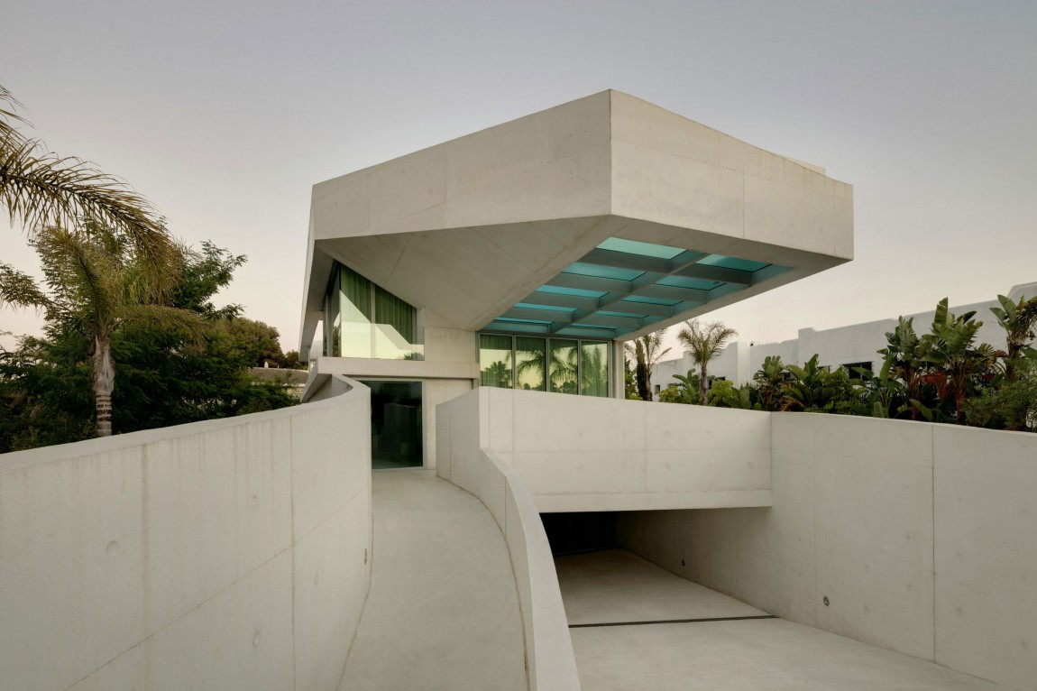 Фасад Jellyfish House в Марбелье