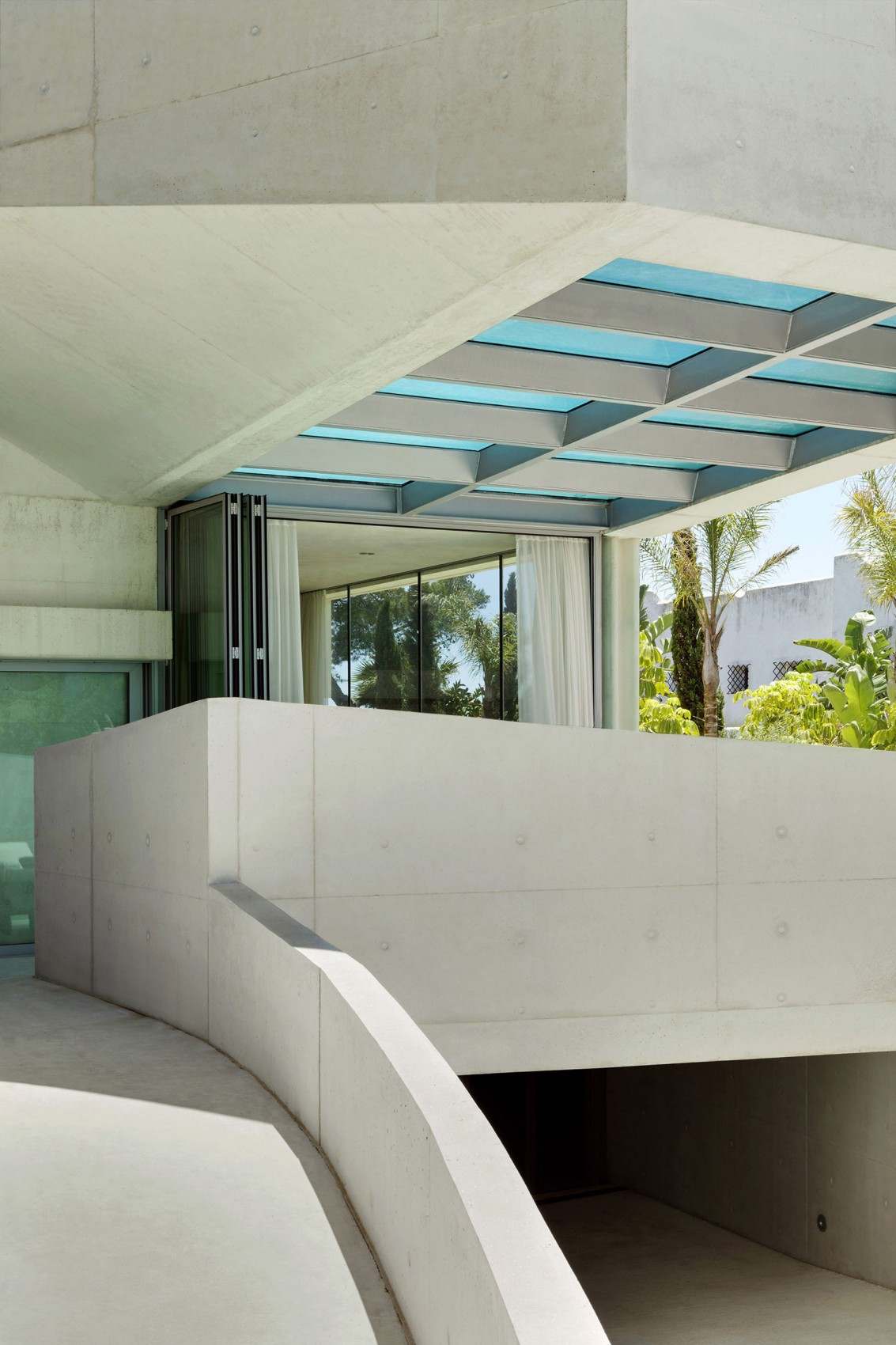 Фасад Jellyfish House в Марбелье