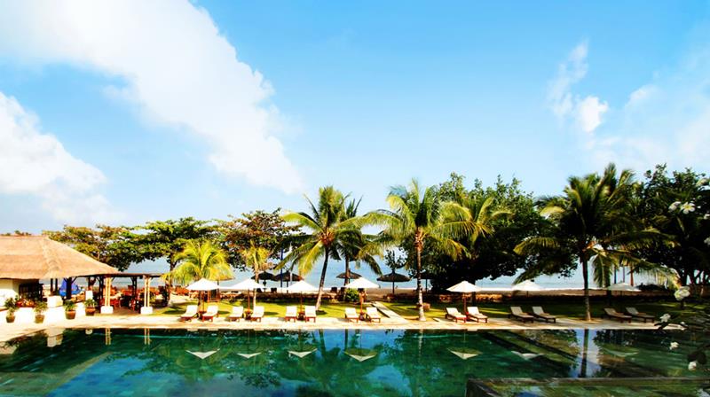 Бассейн в курортном отеле Belmond Jimbaran Puri Resort