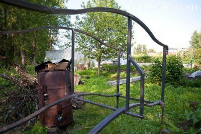 Контрфорсы служат для увеличения жесткости конструкции Контрфорсы служат для увеличения жесткости конструкции