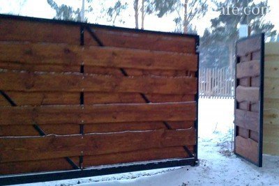 Обшитые досками ворота и калитка Обшитые досками ворота и калитка