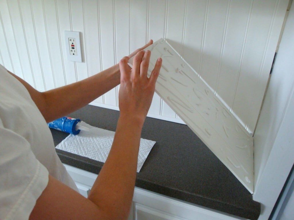 Облицовка своими руками стен кухни пластиковыми панелями