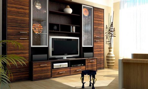 Для зала необходимо покупать мебель в определенном стиле, однако не стоит забывать и о качестве материалов