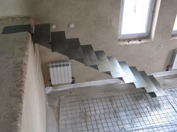 Для того чтобы лестница была прочной и безопасной, необходимо выбирать только качественные материалы 