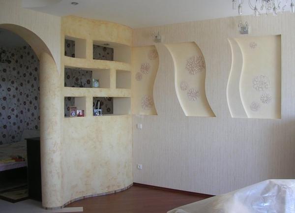 Гипсокартон является достаточно эластичным материалом, поэтому он позволяет смастерить стены или арку любых форм и размеров