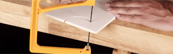 Резка плитки лобзиком — обзор характерных особенностей работы с инструментом