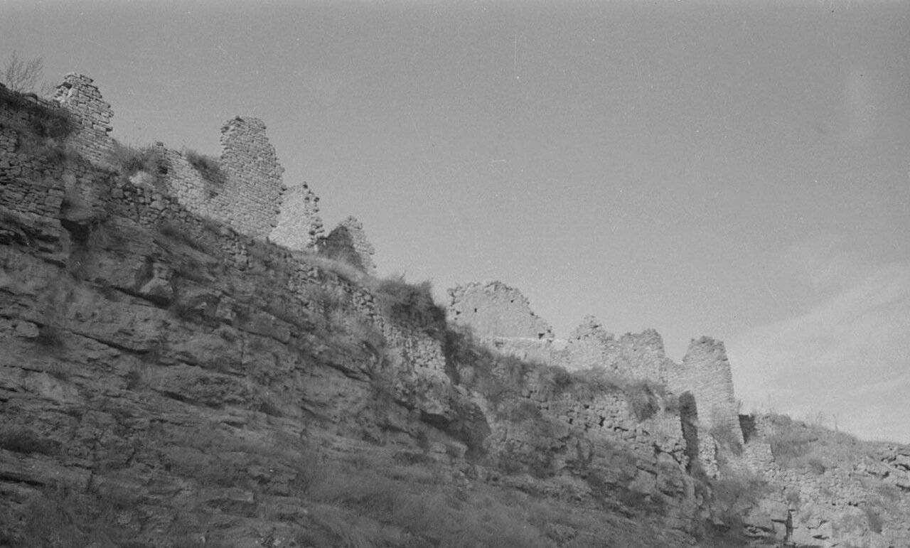 Руины на скале