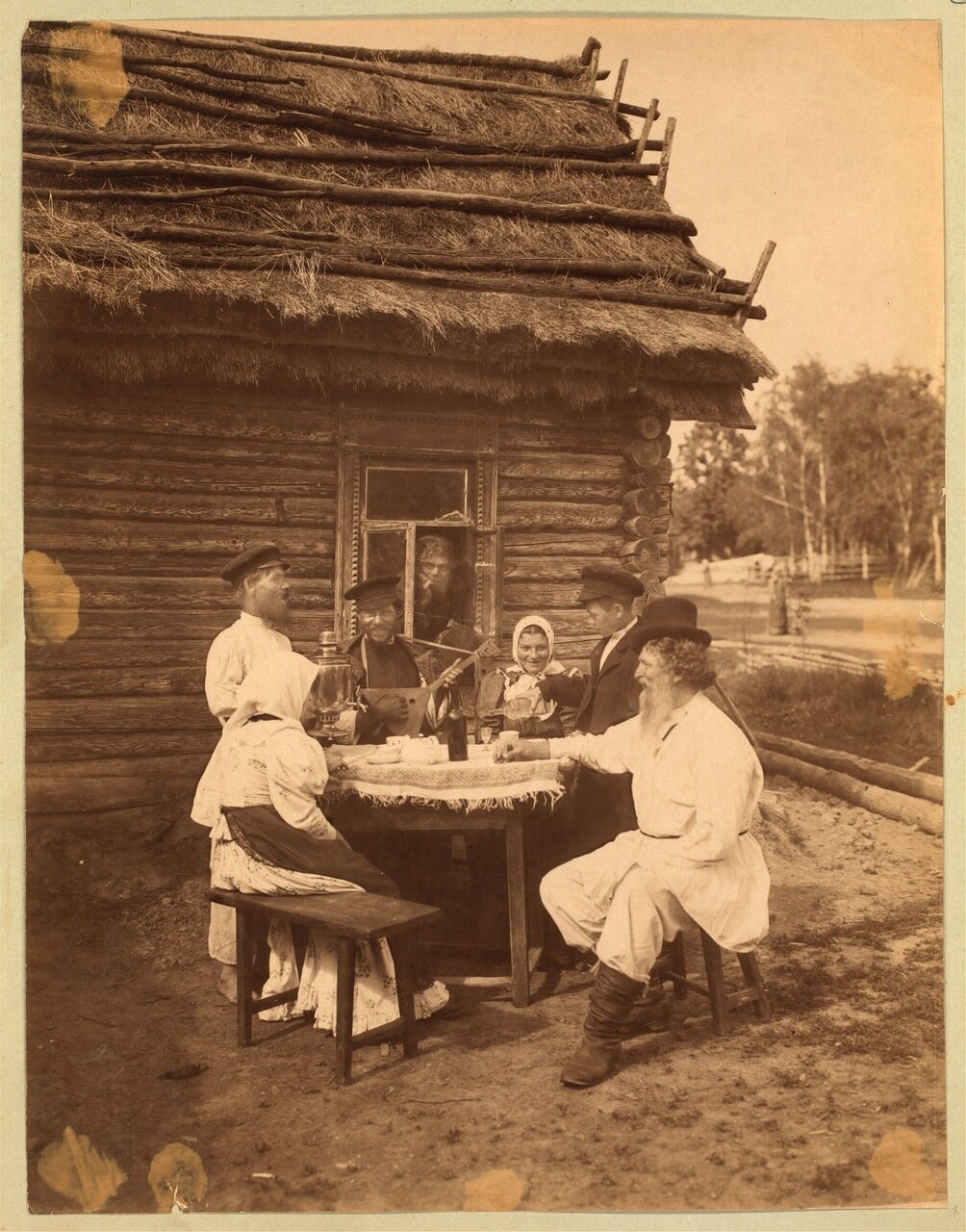 Группа крестьян за столом. 1875