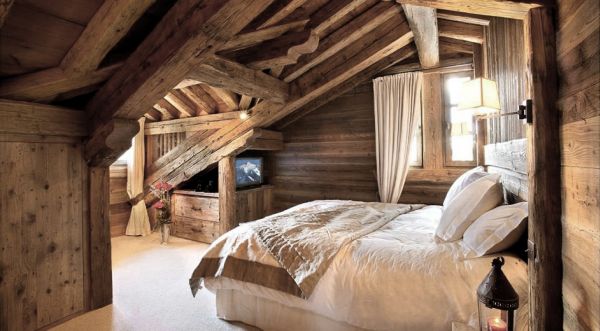 Дизайн интерьера спальной комнаты в стиле шале. Фото 25