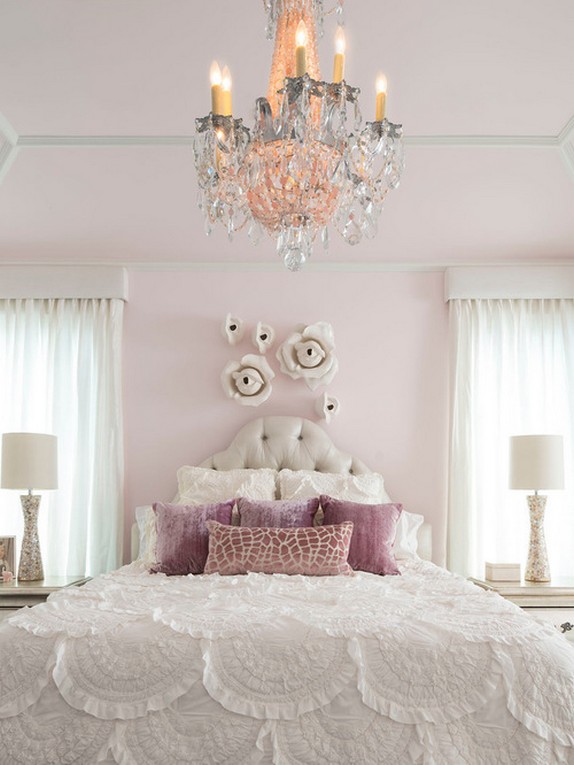белый тюль из вуали под светло-розовые стены