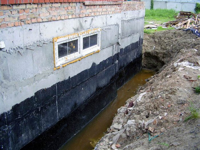 Если грунтовые воды располагаются близко или выше точки промерзания грунта, то такие условия строительства считаются сложными грунтовые воды фундамент
