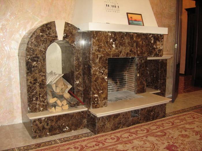 Традиционной частью каменных домов часто становятся камины дома из камня фото