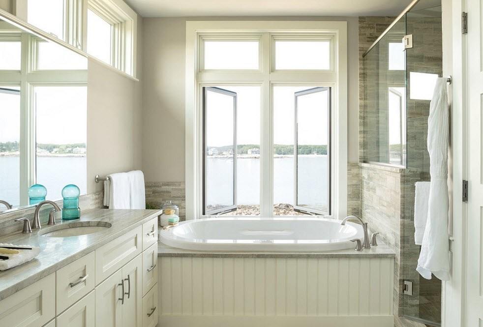 Многие предпочитают обустраивать окно в ванной комнате, поскольку оно позволяет создать необыкновенный интерьер 