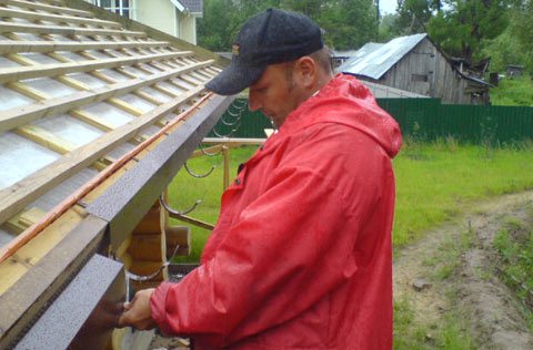 Планка крепится с напуском в 5 см на стыках Планка крепится с напуском в 5 см на стыках