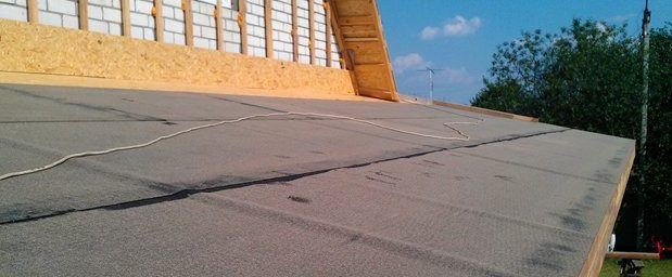 В первую очередь элементы нужно приклеить на швах и по периметру В первую очередь элементы нужно приклеить на швах и по периметру