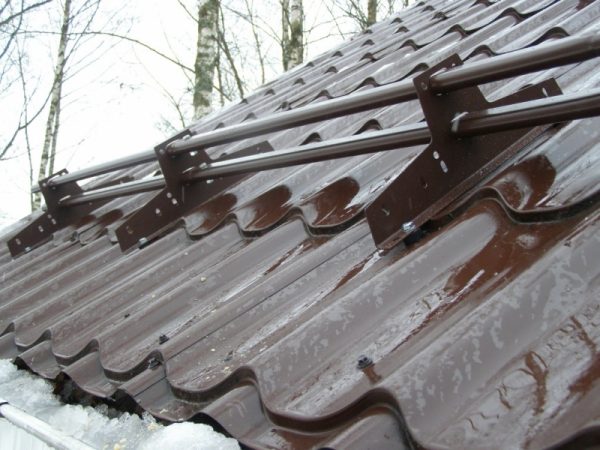 Снегозадержатели на металлочерепице