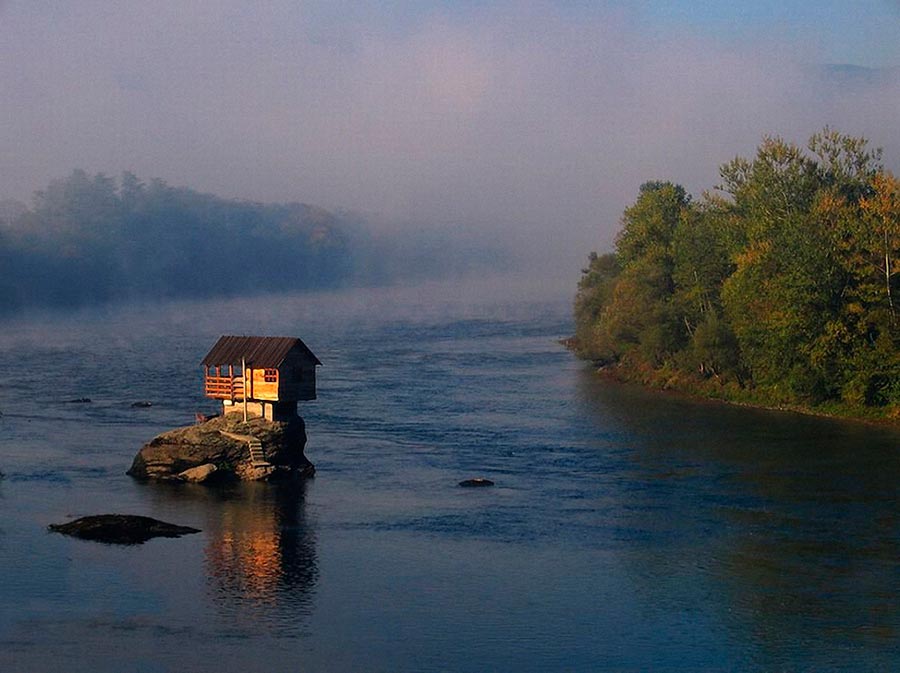 Самые оригинальные дома в мире Хижина на реке Дрина в Сербии