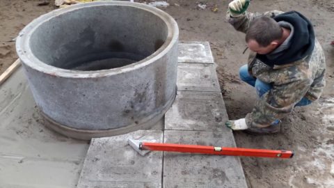 Устройство отмостки вокруг колодца Устройство отмостки вокруг колодца