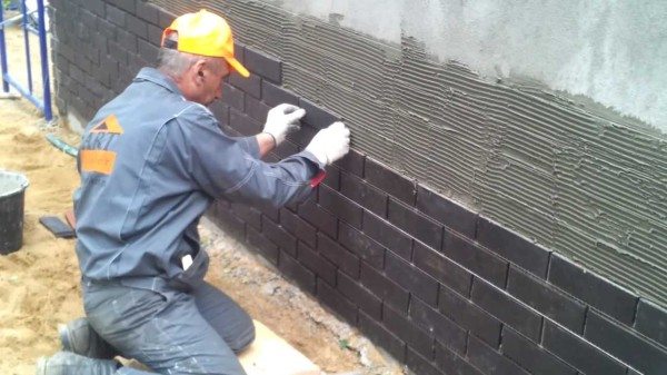 Для работы достаточно одного человека. Для работы достаточно одного человека.