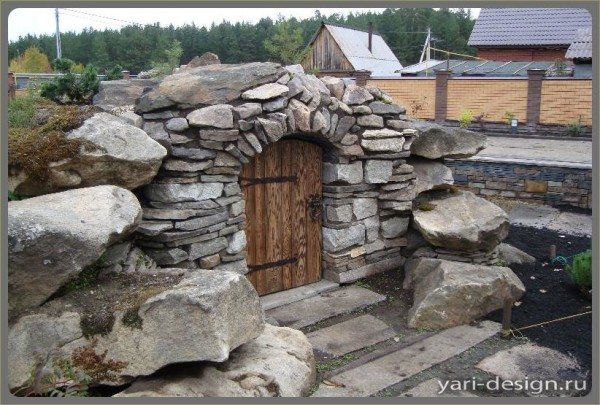 Каменная постройка Каменная постройка
