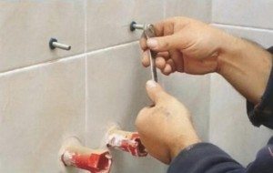Монтируем кронштейны. Монтируем кронштейны.