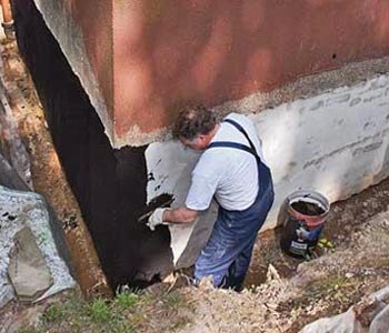 Нанесение краски на фундамент Нанесение краски на фундамент
