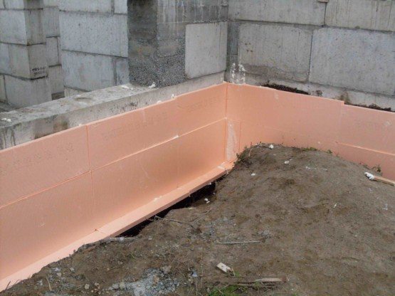 Утепление цоколя изнутри при помощи пенопласта Утепление цоколя изнутри при помощи пенопласта