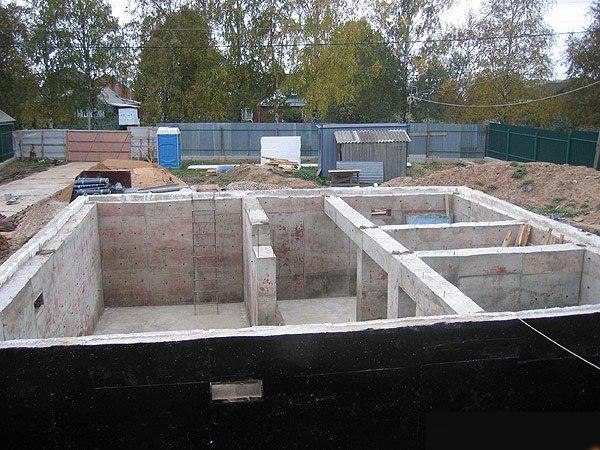 Фундамент, изготовленный из пенобетонных блоков Фундамент, изготовленный из пенобетонных блоков