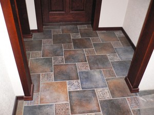 Материалы для плитки на пол в коридор или кухню