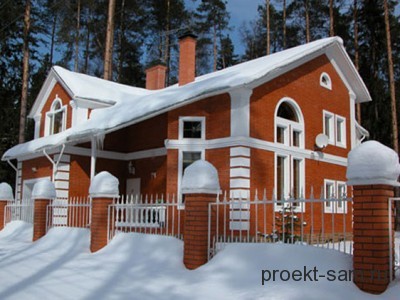кирпичный дом зимой