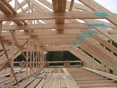 стропильная система деревянной мансардной крыши дома