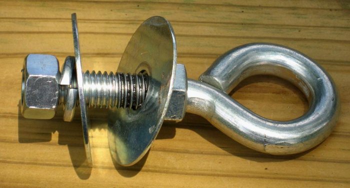 Простые качели из шины