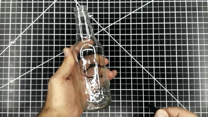 Как сделать любое отверстие в бутылке при помощи паяльника