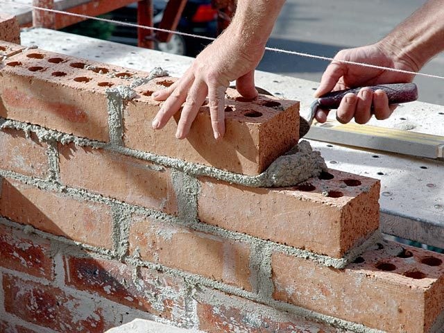 Перегородки рекомендуется возводить из пустотелого кирпича